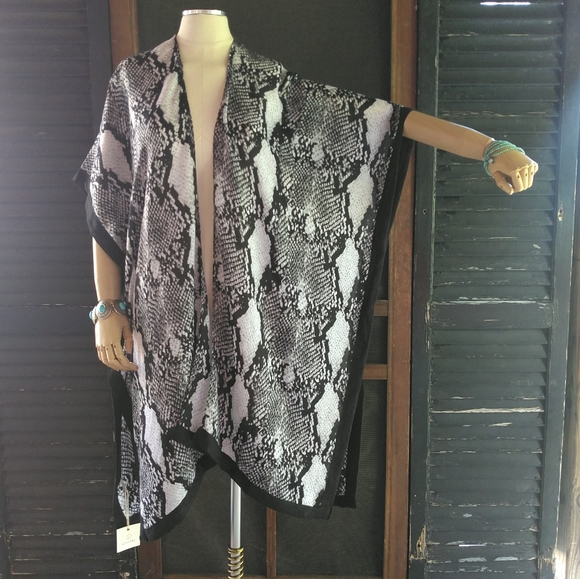Styliné Snake Print Kimono (NWT) - Picture 3 of 7